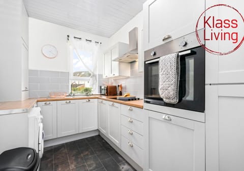 Coffee/tea facilities, Kitchen or kitchenette, Decorative detail, Guests, group of guests, Family