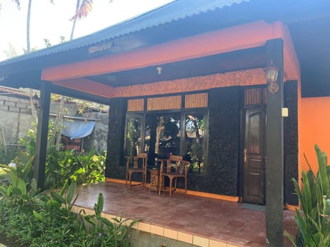 Property building, Patio, Day, Garden, Garden view