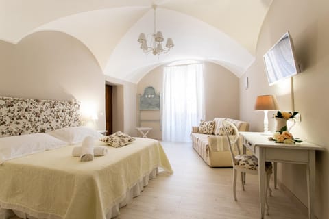 Day, TV and multimedia, Balcony/Terrace, Photo of the whole room, Bedroom