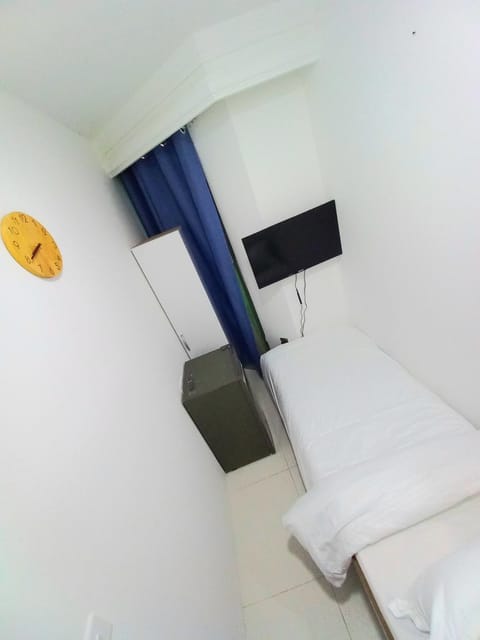 Nice Single Rooms for "girls" only in Dubai, Marina Vacation rental in Dubai