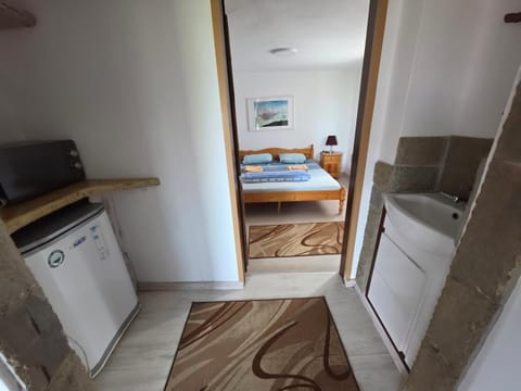 Bed, Bedroom, microwave