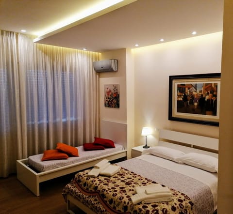 Bed, Photo of the whole room, Sunset