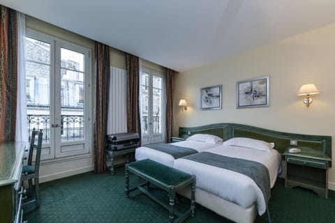 Bedroom, City view
