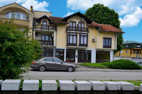 Property building, Neighbourhood, Street view, Location