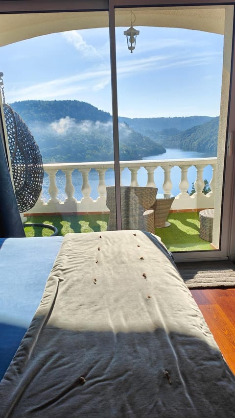 Patio, Bed, Day, Natural landscape, View (from property/room), Balcony/Terrace, Photo of the whole room, Bedroom, Lake view, Mountain view, River view