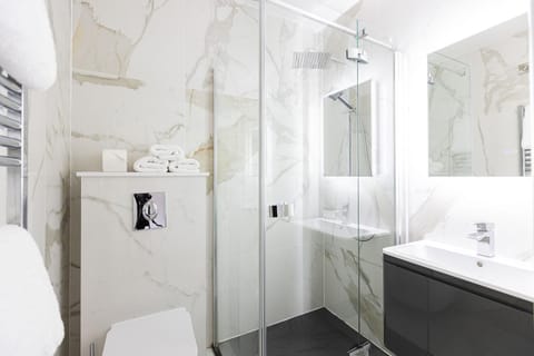 Bathroom, Internal: Not applicable to any particular room