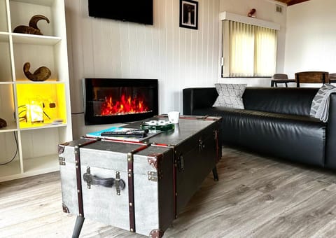 Lodge Cabin with Fabulous Views - Farm Holiday Cabin in England