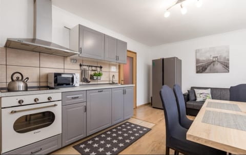 Kitchen or kitchenette, Dining area, dishwasher, oven, stove