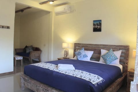 Adore guesthouse Bed and Breakfast in Abang
