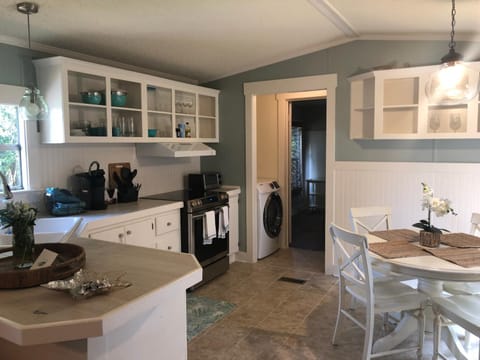 Beaufort SC New Renovation, Close to Parris Island, Historic Downtown, Beautiful Beaches, Sleeps 7 House in Beaufort