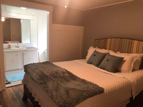 Beaufort SC New Renovation, Close to Parris Island, Historic Downtown, Beautiful Beaches, Sleeps 7 House in Beaufort