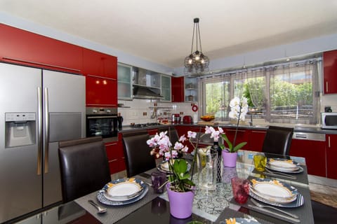 FLORA Apartment in Okrug Gornji