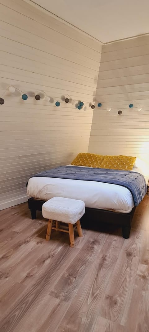 Bed, Photo of the whole room