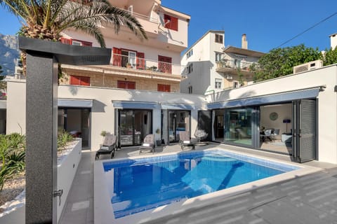 Property building, Swimming pool