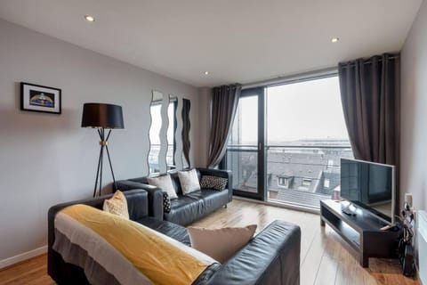 Modern Riverfront Apt. 10 mins from Hydro/SECC Apartment in Glasgow