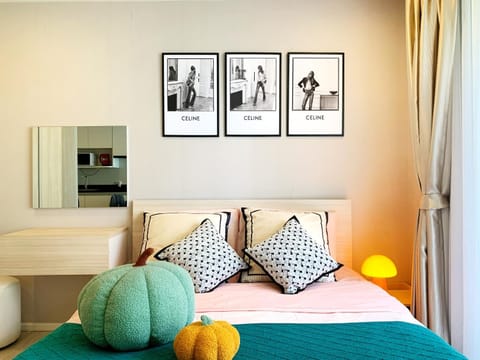 Bed, Photo of the whole room, Decorative detail, Bedroom