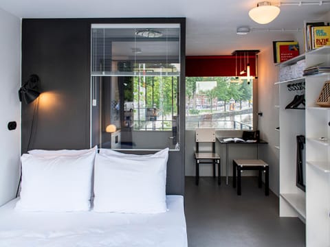 Bed, Seating area, Bedroom