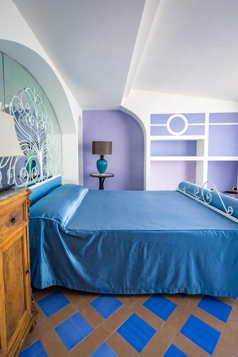 Bed, Photo of the whole room, Decorative detail, Bedroom