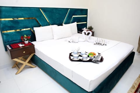 Bed, Food