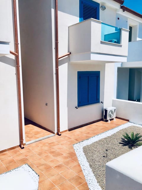 Facade/entrance, Garden, Floor plan