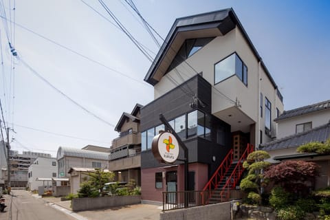 Property building, Facade/entrance, Property logo or sign, Neighbourhood