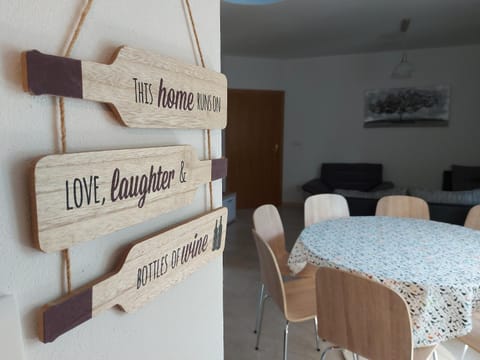 Decorative detail, Dining area