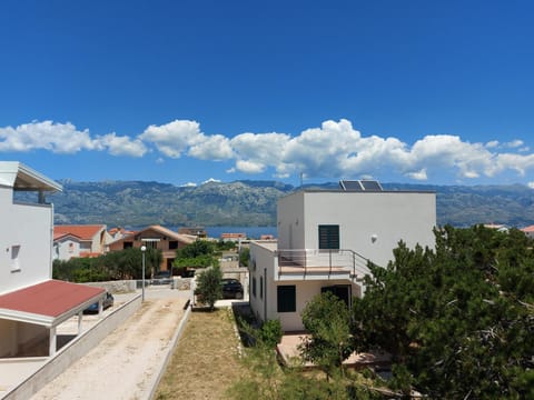 Mountain view, Sea view, Street view