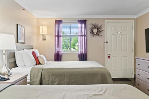 Bed, TV and multimedia, Bedroom