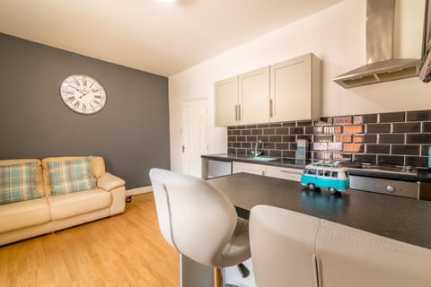 Kitchen or kitchenette, Living room