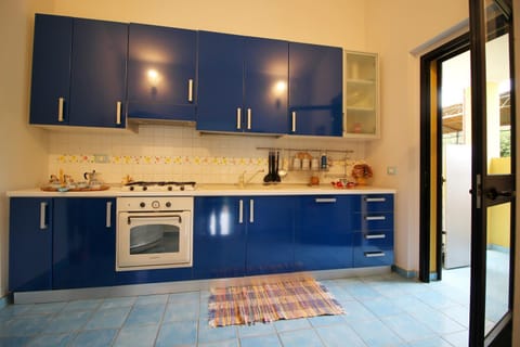 Kitchen or kitchenette, dishwasher, oven, pet friendly, stove