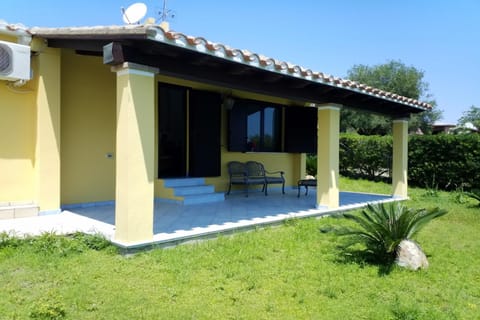 Property building, Patio, Facade/entrance, Spring, Garden, Garden view