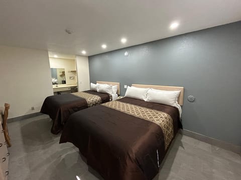 California Inn Hotel and Suites Adelanto US 395 Hotel in Victorville