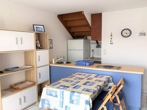 Appartement mansardé avec terrasse à 100m de la Plage St-Guirec, Ploumanac'h - FR-1-368-161 Apartment in Perros-Guirec