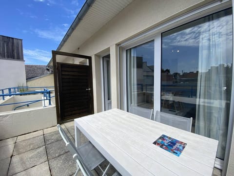 Appartement mansardé avec terrasse à 100m de la Plage St-Guirec, Ploumanac'h - FR-1-368-161 Apartment in Perros-Guirec