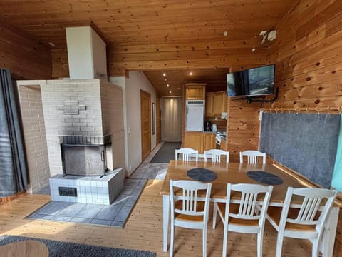 TV and multimedia, Seating area, Dining area