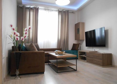 Communal lounge/ TV room, TV and multimedia, Living room, Seating area, On site