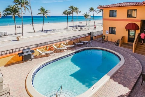 Patio, Day, Beach, Swimming pool, sunbed