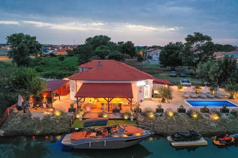 Property building, Swimming pool