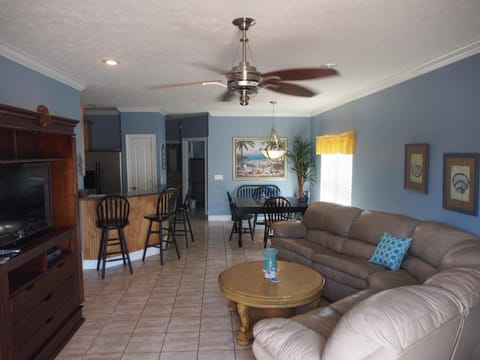 Large Beach House with Great Oceanviews, Game Room, Swimming pool House in Laguna Beach