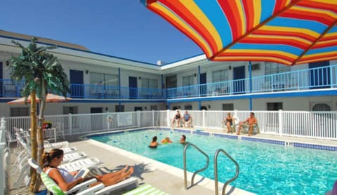 Property building, Day, Swimming pool