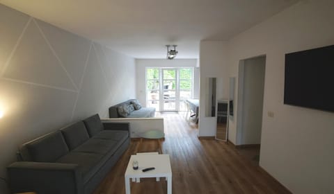 Communal lounge/ TV room, TV and multimedia, Living room