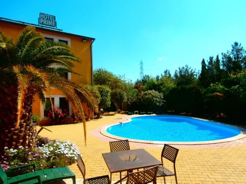 Swimming pool, Swimming pool