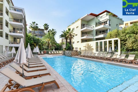 Property building, Patio, Communal lounge/ TV room, Spring, Day, Garden, View (from property/room), Balcony/Terrace, Evening entertainment, Garden view, Pool view, Swimming pool, sunbed