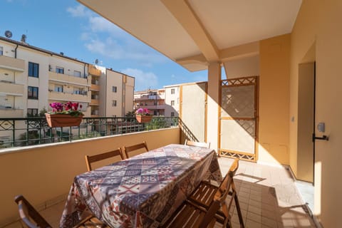 Property building, Day, View (from property/room), Balcony/Terrace, Seating area, Dining area