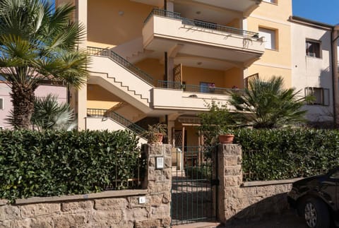 Property building, Day, View (from property/room), Balcony/Terrace