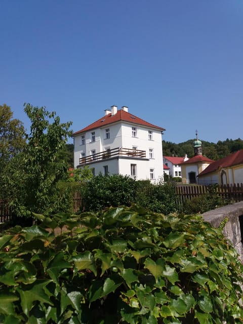 Property building, Neighbourhood, Landmark view