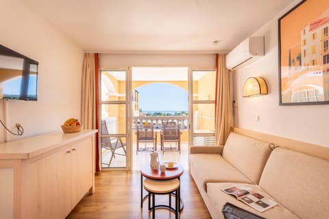 TV and multimedia, View (from property/room), Balcony/Terrace, Living room, Seating area, Dining area