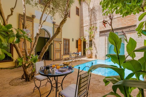 Patio, Breakfast