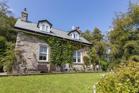 Woodhaven - Luxury 4 bedroom rural retreat with hot tub near to Lake District House in England