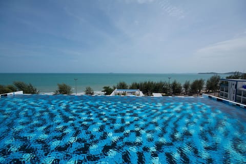 View (from property/room), City view, Garden view, Pool view, Sea view, Street view, Swimming pool, Quiet street view